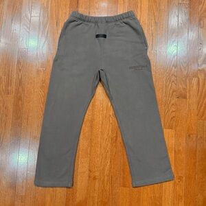 Fear Of God Essentials Core Relaxed Sweatpants Mens Small Wood Taupe Brown FOG